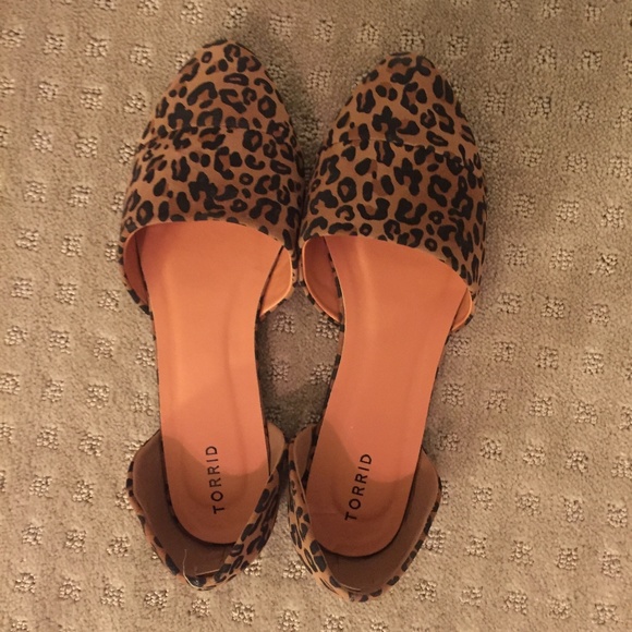 wide width cheetah flats